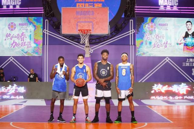 露两位中场 露两位中场